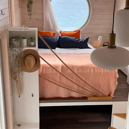 Tiny Majvie Vrachonisides Nisaki